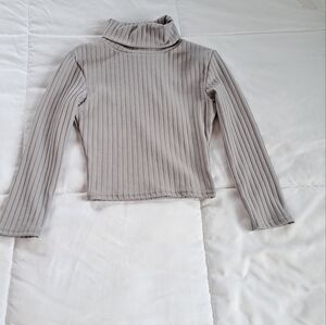 Pretty little thing crop top turtle neck gray